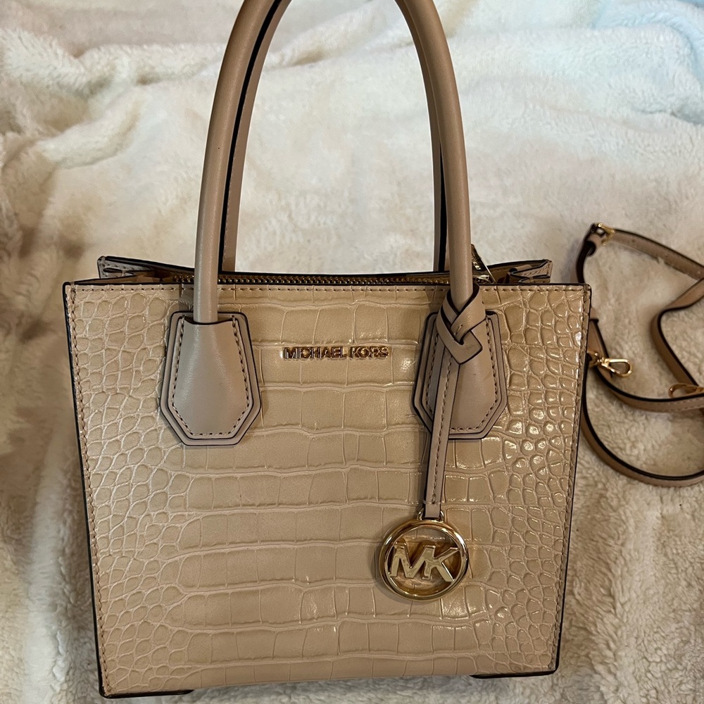 Micheal Kors Mercer Medium Tan leather crossbody bag